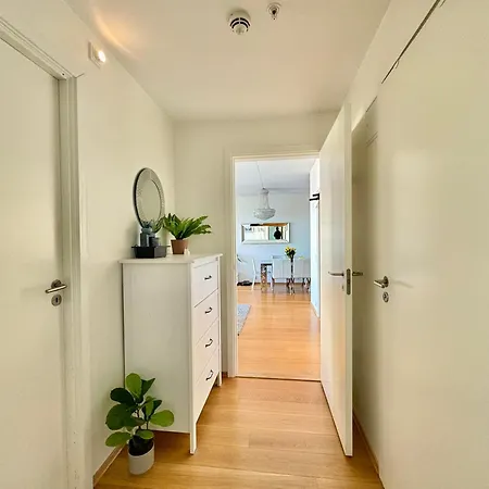 Location 3 Bedrooms Modern Sauna, Balcony, Elevator, And Easy Access To Center דירה *
